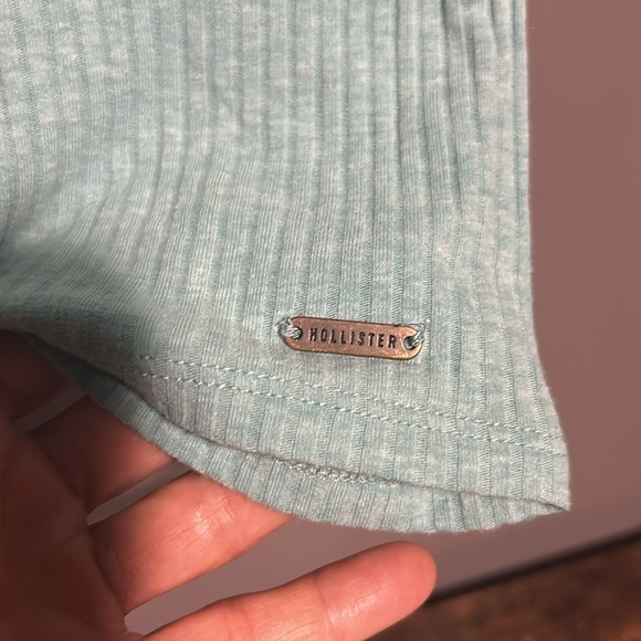 Hollister teal blue flowered appliqué tank top - Picture 2 of 8